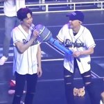 [EXO] 서로 마이크 챙겨주는 얼음물 귀<b>여미</b>