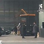 [드루와] 승리 소속사 <b>YG</b> 새벽에 파쇄차 불러 박스 수십게 보냈다함