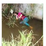 [모두드루와] 개천에서 여자 <b>시체</b> 발견해서 신고했더니