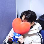 인형들고 다니는 남돌