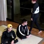 <b>형아</b> 내 옆에 있어 여기로 와