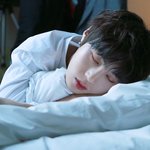 [모두드루와] 앨범 자켓 사진 촬영 <b>대기</b> 중 진짜로 잠든 하성운
