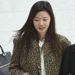 <b>민낯</b>으로 출국하는 전지현