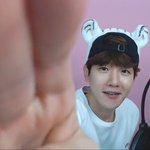 [EXO] 아까 <b>카메라</b> 가까이 올때 조카 설레지않더나