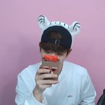 [EXO] 폰케이스가 호랑이 머리띠한 현이랑 넘 잘어울림ㅋㅋ