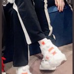 [방탄소년단] 이거 봤어?ㅋㅋㅋㅋㅋ김석진 <b>신발</b>ㅋㅋㅋㅋㅋㅋㅋㅋㅋ