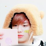 [강다니엘] 거울보고도 모자 거꾸로 쓴 귀염둥이