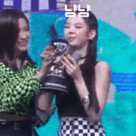 데뷔곡 최다 1위 달성한 <b>ITZY</b>