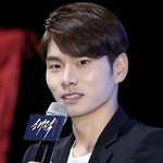 너네 <b>LG</b>만 쓰는 연예인알아??