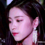 <b>신류진</b> 눈 진짜 깊다