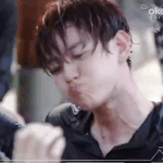 [EXO] 변백현 목에 <b>힘줄</b>
