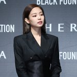 제니 얼굴 진짜 콩만<b>하다</b>