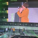 [EXO] ㅋㅋㅋㅋㅋㅋㅋㅋㅋㅋㅋㅋㅋㅋ 둘이 또 <b>이마뽀뽀</b>