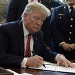 결국 美도…트럼프, 보잉 737맥스 <b>운항</b>금지 행정명령