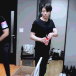 [방탄소년단] <b>콜라</b>캔 따는 팔에 힘줄..