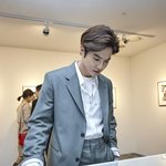 [EXO] 준면이 이 사진 ㄹㅇ 조각상 같다