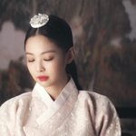 블핑 제니는 <b>한복</b>도 잘어울려