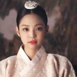 블랙핑크 제니는 한복도 <b>찰떡</b>이다