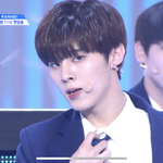 프듀 <b>엔딩때</b> 넥타이 잡은 사람 존잘인데 ㅋㅋㅋㅋㅋㅋㅋㅋㅋ(+수한이