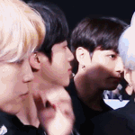 [방탄소년단] 갑자기 눈 마주쳐서 <b>멈칫</b>한 맏막내즈ㅋㅋㅋㅋㅋ