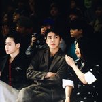 귓속말하는 세훈<b>미나</b>