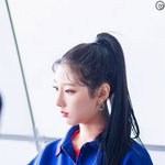 벌써부터 봄을 잔뜩 머금은 <b>여</b><b>돌</b>