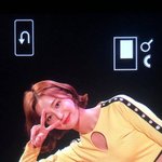 [댓글부탁해] 연예인 <b>입출국</b> 하는데 옆에 바짝 붙어서 사진 찍는...
