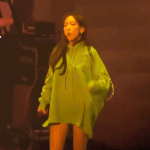 태연이 입고 나온 <b>후드티</b>