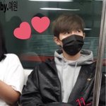 [조언부탁해] 김재환 나이키 운동화 <b>품명</b>이뭐임?