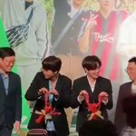 [EXO] 준면이랑 종인이 <b>랍스타</b> 들고있어ㅋㅋㅋㅋㅋ