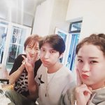 <b>레오</b> 지인들과 찍은 최근