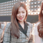 <b>정연</b> 옆모습 진짜 예쁜것 같음