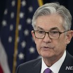 트럼프, 파월 연준의장에게 "당신과 억지로 일해"
