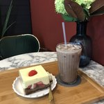 [ㅈㄱㄴ] 나 카페 <b>혼자옴</b>