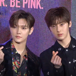 [연예인] 뉴이스트 황민현X렌 <b>포토월</b> 풀