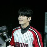 소속사에서 올려준 <b>야구부</b> 옹성우 선배