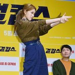 <b>솔직</b>하게 말해줘 키 큰 여자