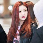 피치피치한 <b>봄날</b> 분위기 女돌