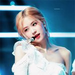 눈에 띄게 예뻐지는 중인 <b>여</b><b>돌</b>