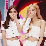 제니랑 로제 <b>귀여어</b>