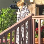 에버랜드에 추워서 <b>담요</b>뒤집어쓴 하성운 귀여워ㅠ