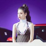 무릎을 꿇을 것 같은 <b>포스</b>의 女돌