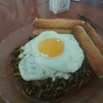 [모두드루와] 완벽한 <b>반숙</b>과 짜파게티유ㅏ 치즈스틱의 조화로움 보고가