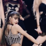 블랙핑크 <b>리사</b> 개이쁘다..