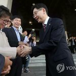 [모두드루와] 김경수 경남<b>도지사</b> 출근.jpg