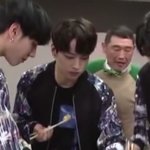 [모두드루와] 본격 <b>양손</b>으로 밥먹는 아이돌