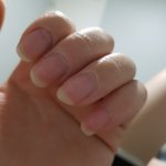 <b>손톱</b> 하얀 거스름같은건 어떻게 해?
