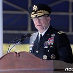 <b>에이브럼스</b> 주한미군사령관 '함께 갑시다'