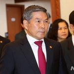 국무회의 참석하는 정경두 국방부 장관