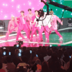 뷔 <b>초심</b> 잃었냐..? 왜 무대에서 걸어?